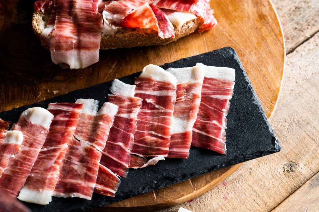 qué es mejor el jamón cortado a cuchillo o a máquina