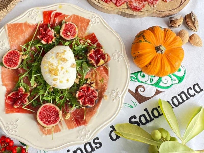 Ensalada de burrata y jamón ibérico